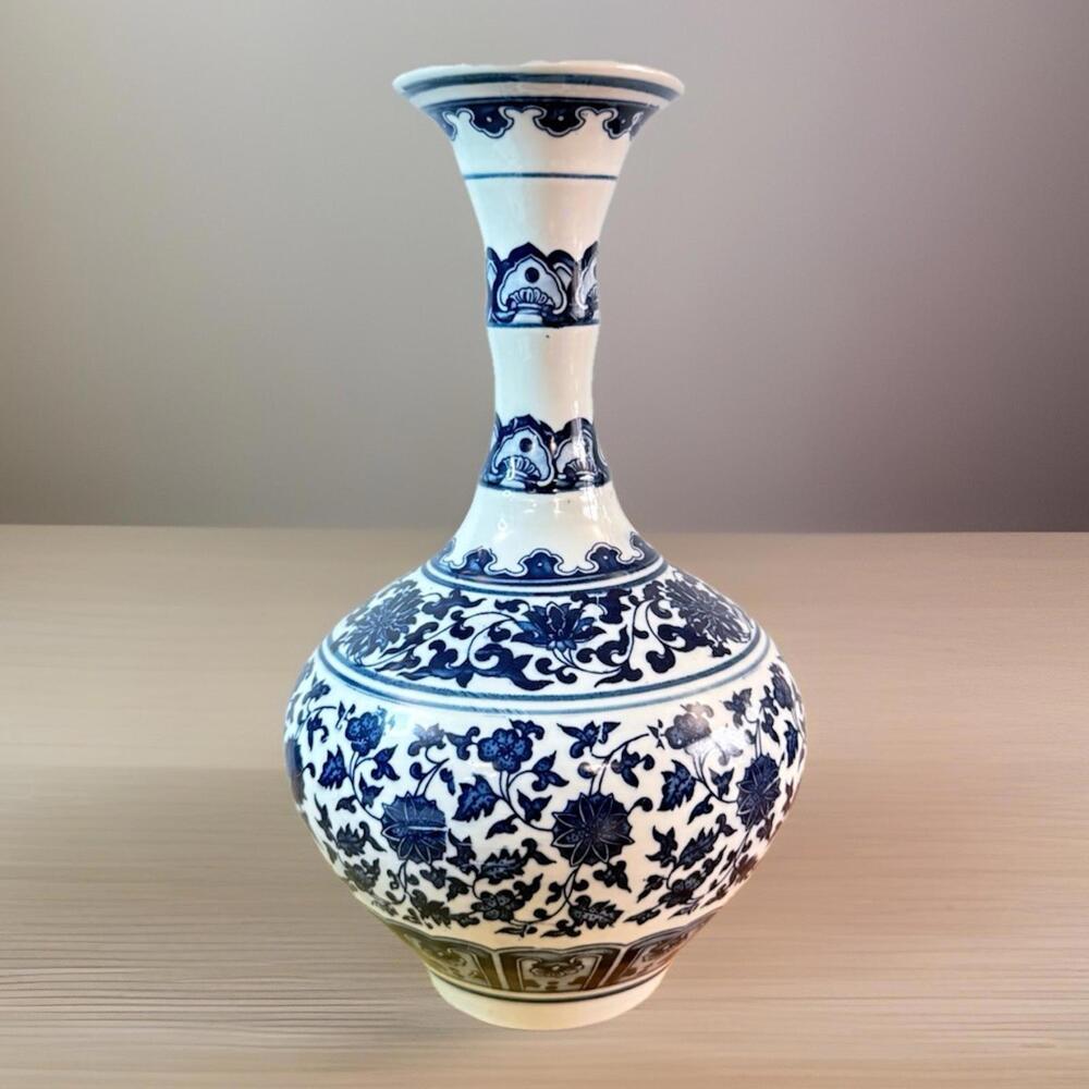 Vintage Collectible Chinese Blue And White Porcelain Vase 12"
